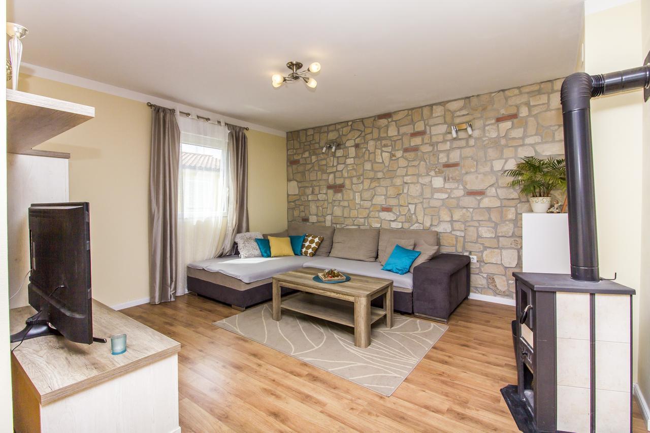 דירות PUY Apartman Maxim מראה חיצוני תמונה