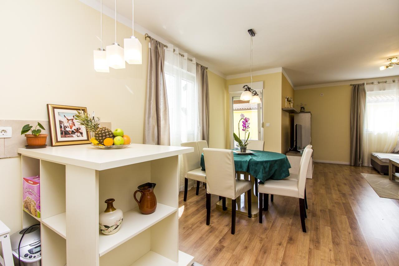 דירות PUY Apartman Maxim מראה חיצוני תמונה